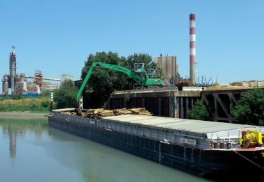 Barge transporting wood to Fibre Excellence Provence
